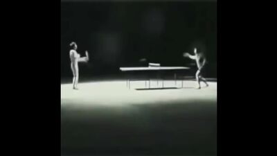 Легендарный Брюс Ли играет в настольный теннис нунчаками!