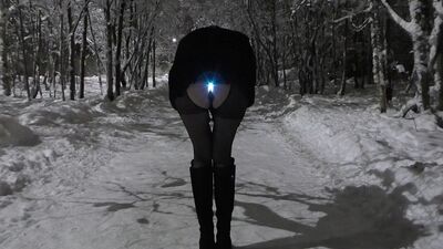 Анальная пробка, освещающая вечерний путь
