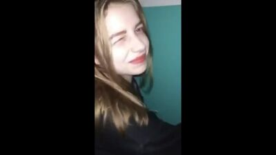 Заставил сосать хуй молодую соску в подъезде. минет, кончил на лицо. сперму на лицо. русское порно с диалогами