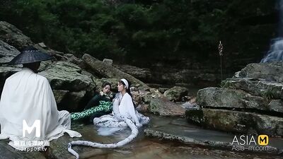 Mad-020 - секс зеленой и белой змей